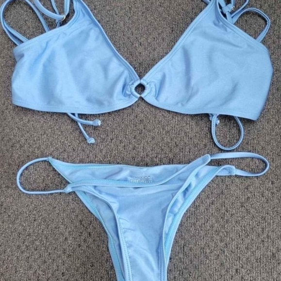 Bikini - Picture 1 of 2